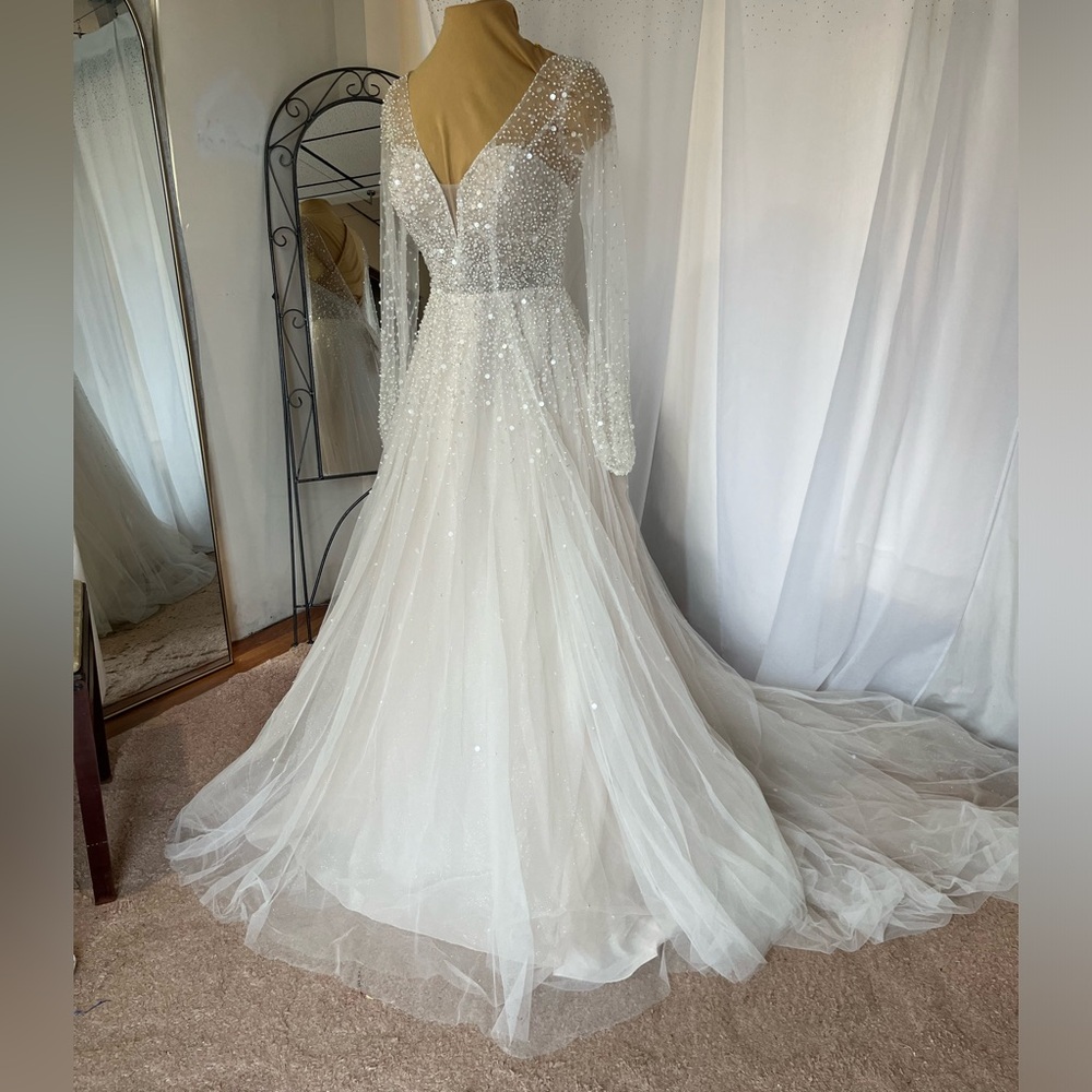 NWT Essence of Australia wedding gown Size 10